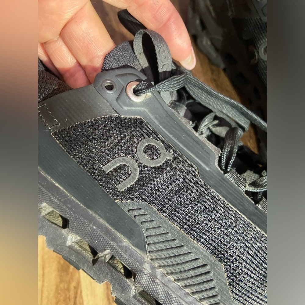 On running shoes - Picture 4 of 16
